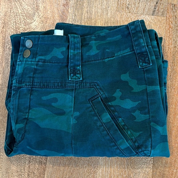 Anthropologie Austin Camo Cargo Pants Size 29 - Picture 16 of 16